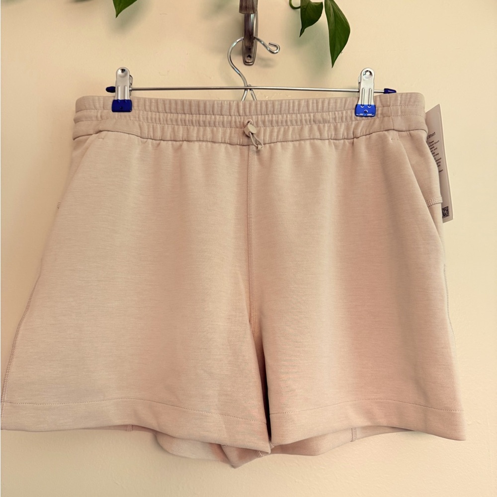 NWT Lululemon athletica High Waist Softstreme HR Tan Shorts 4” size10 - Picture 5 of 12